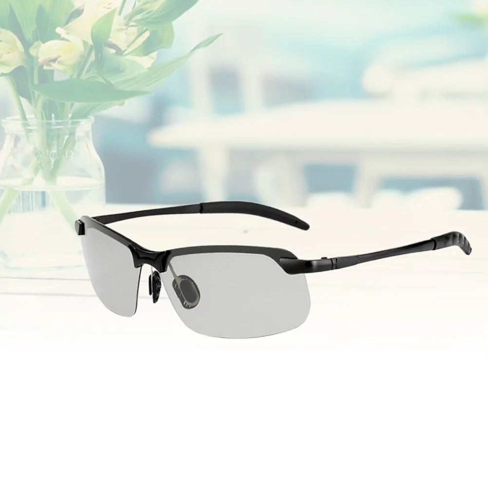 

1 Pair of Night Driving Glasses Fashionable Anti-glare Color-change Glasses for Men