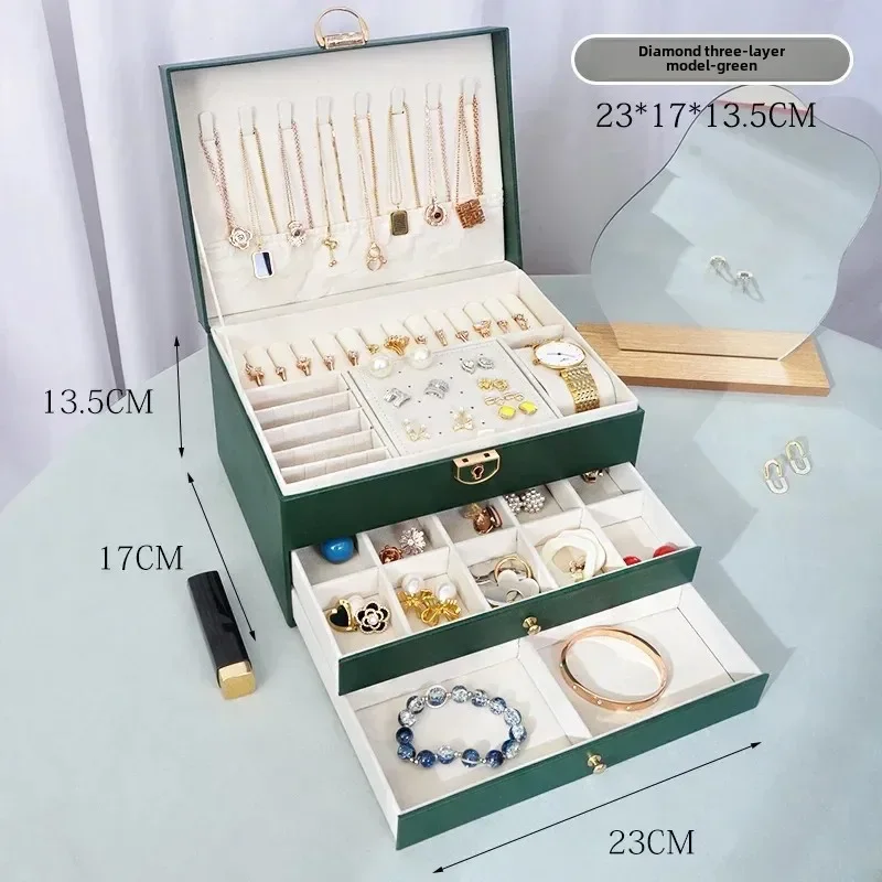 

Трехслойная запираемая шкатулка для украшений