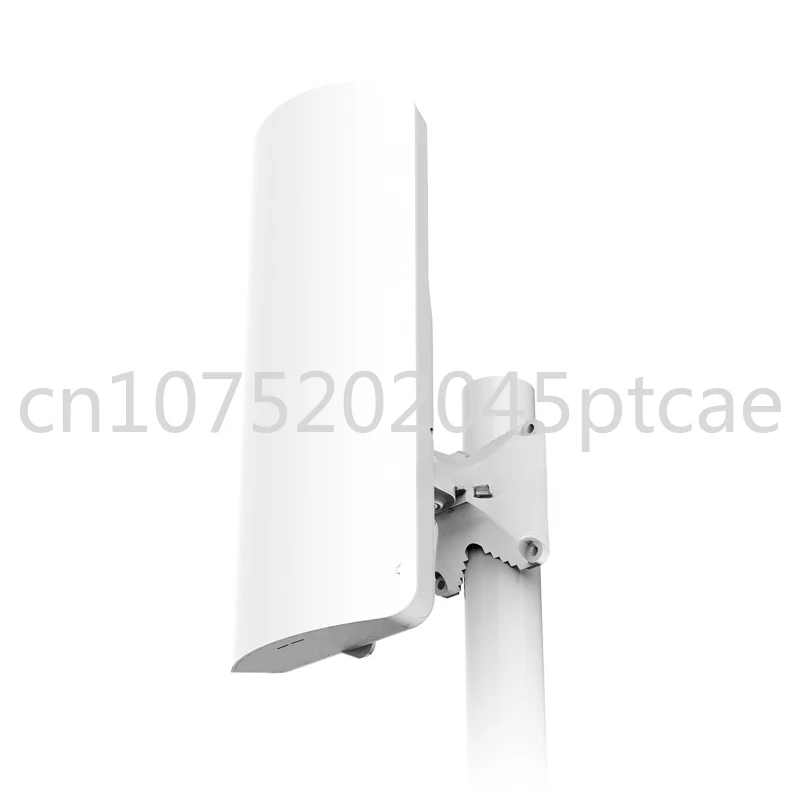 

RBD22UGS-5HPacD2HnD-15S mANTBox 52 15s dual-band 2.4/5 GHz base station with a powerful built-in sector antenna, 1x SFP