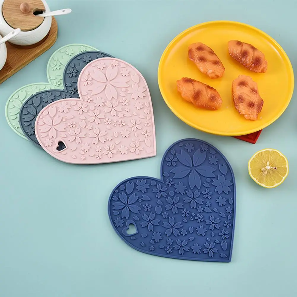 

Decorative Placemat Heart-shaped Silicone Coaster Non-slip Waterproof Table Mat With Rich Color Heat Insulation Drinkware Pad