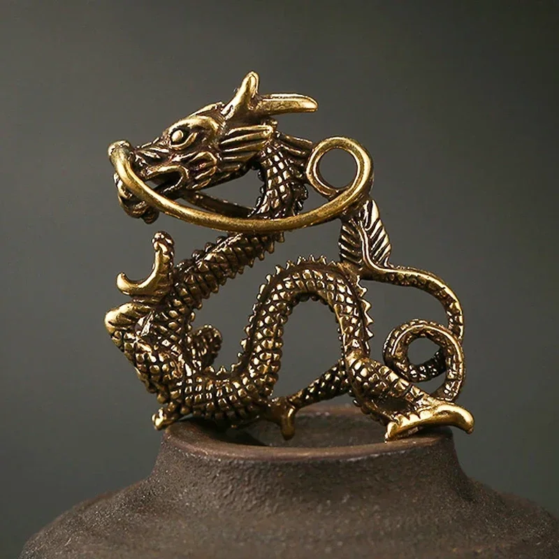 

Статуэтка дракона из латуни