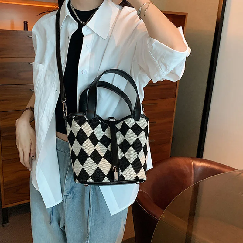 Simple Contrasting Portable Crossbody Bag Retro Black White Diamond Lattice Bucket Shoulder Bags Canvas Commuter Handbag Casual