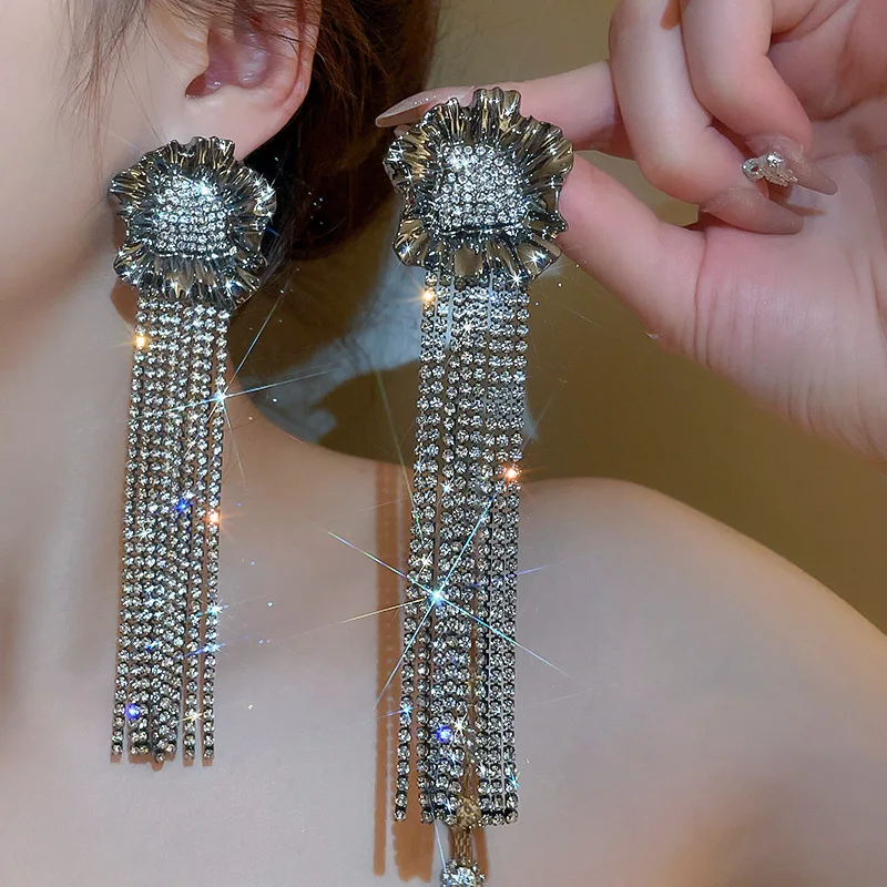 

Exaggerated Luxury Sunflower Tassel Long Elegant Earrings for Woman Jewelry