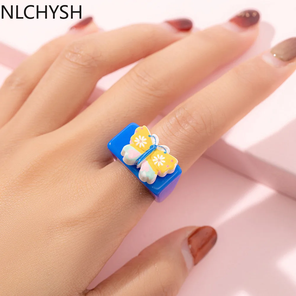 

Interesting decompression high-turn bearing can rotate resin accessories rotating ring children's ring decompression toy