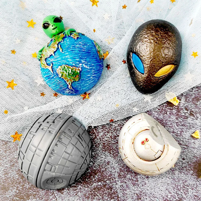 

Cartoon Alien UFO Planet Sugar Silicone Mold Cake Decorated With Handmade Tools Chocolate DIY Cake Decorating Tools