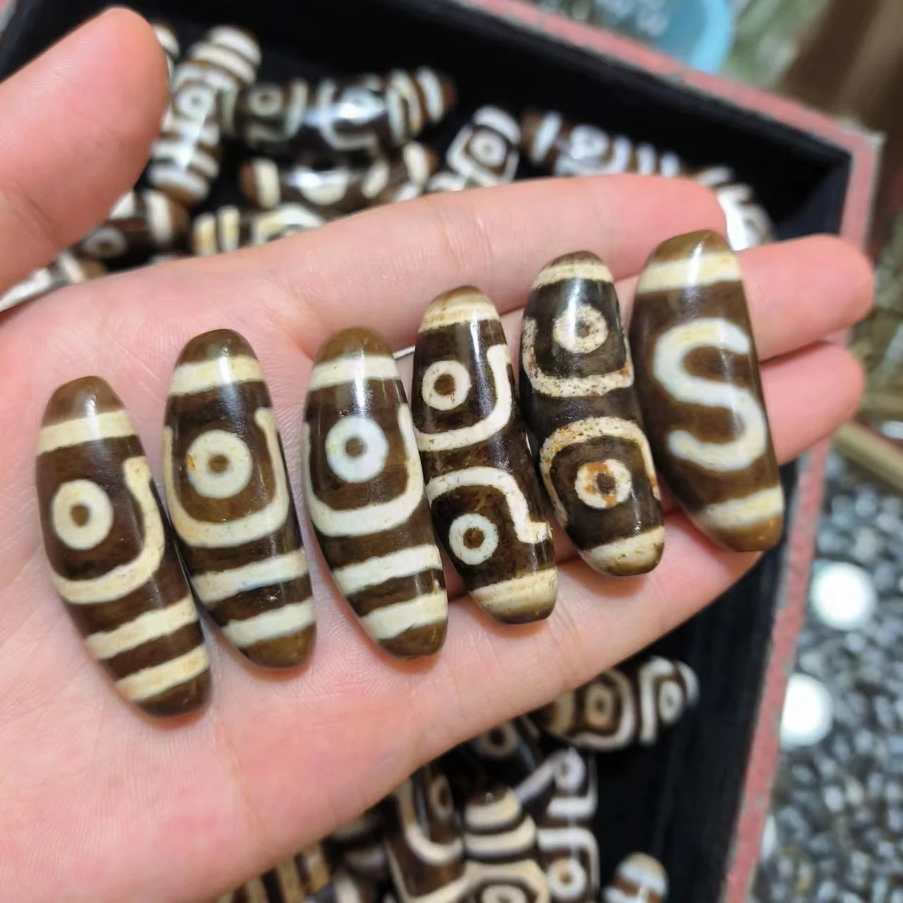 1pcs/lot Natural Old Agate Dzi horn beads weathered pattern brown soft collection various pattern accessories gem jewelry amulet
1pcs/lot Natural Old Agate Dzi horn beads weathered pattern brown soft collection various pattern accessories gem jewelry amulet
