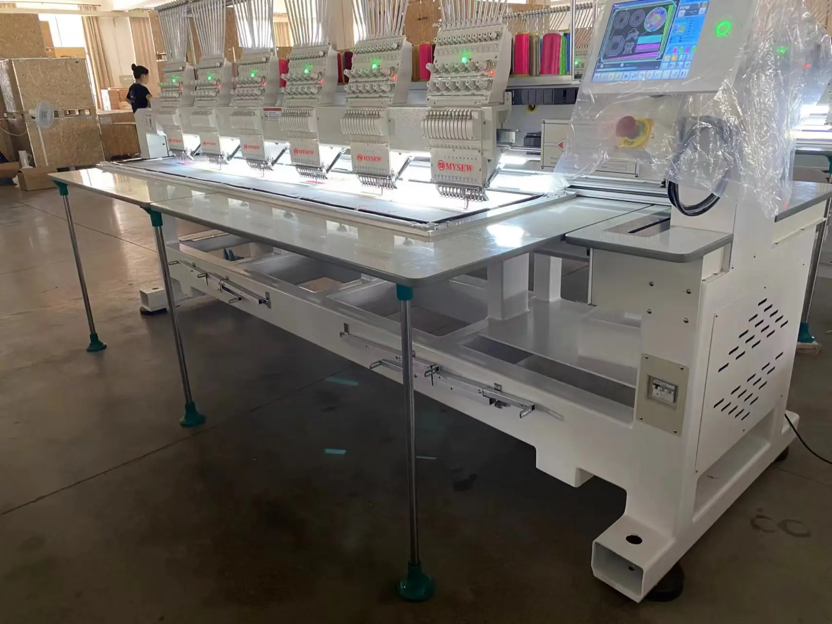 Фото Промышленная компьютеризированная вышивальная машина MFGS 1506 с 6 головками для кепок и футболок, автоматическая, в продаже №2