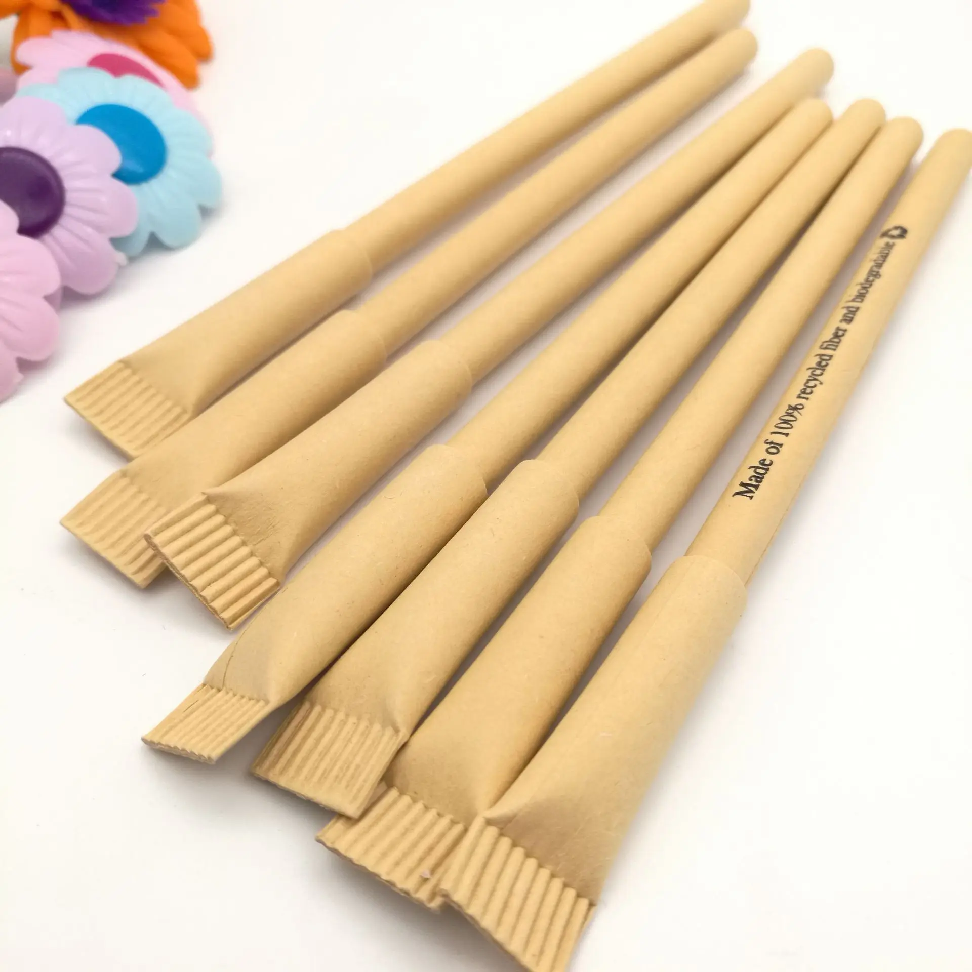 Ручка в картонном корпусе. Крафтовая ручка с логотипом. Крафтовые ручки. Крафтовая красная бумажная ручка. Шариковая эко ручка wandy.