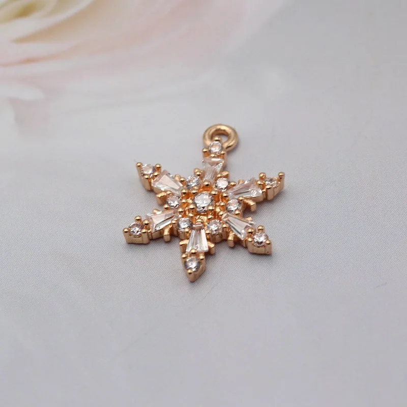 2/5 шт. медные Подвески-снежинки с фианитами |