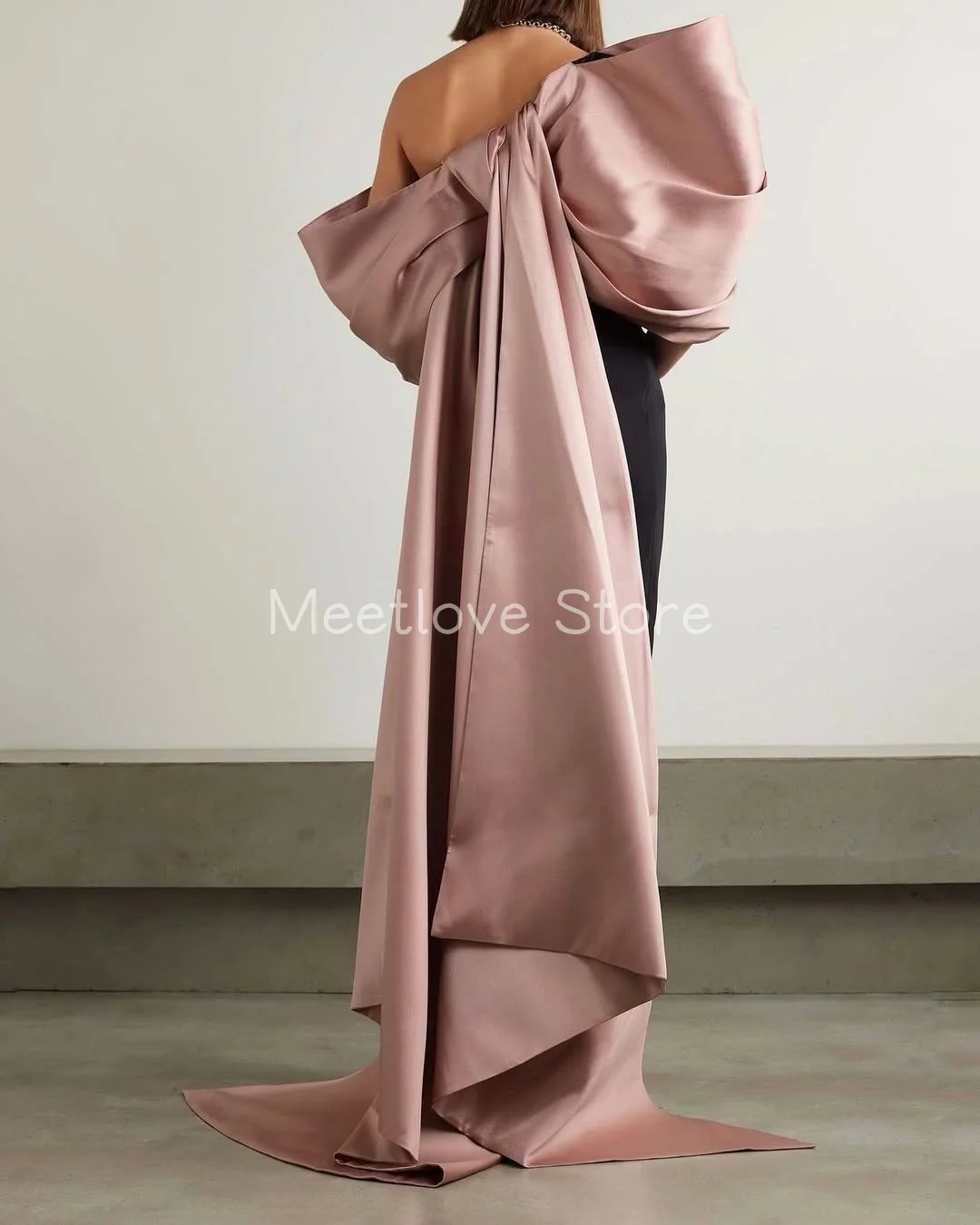 Фото Meetlove Customized Off-the-shoulder Ankle Length Simple Prom Dresses Sheath Sweep Train Satin For Women 2025 №4