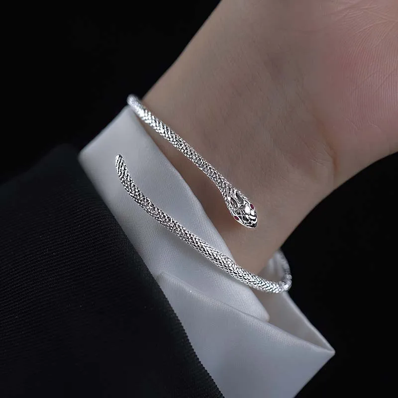 Женский браслет в форме змеи