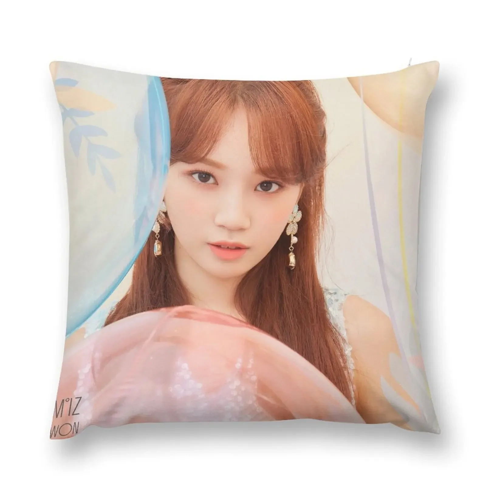 Декоративная подушка IZ*ONE FIESTA KIM CHAEWON из полиэстера