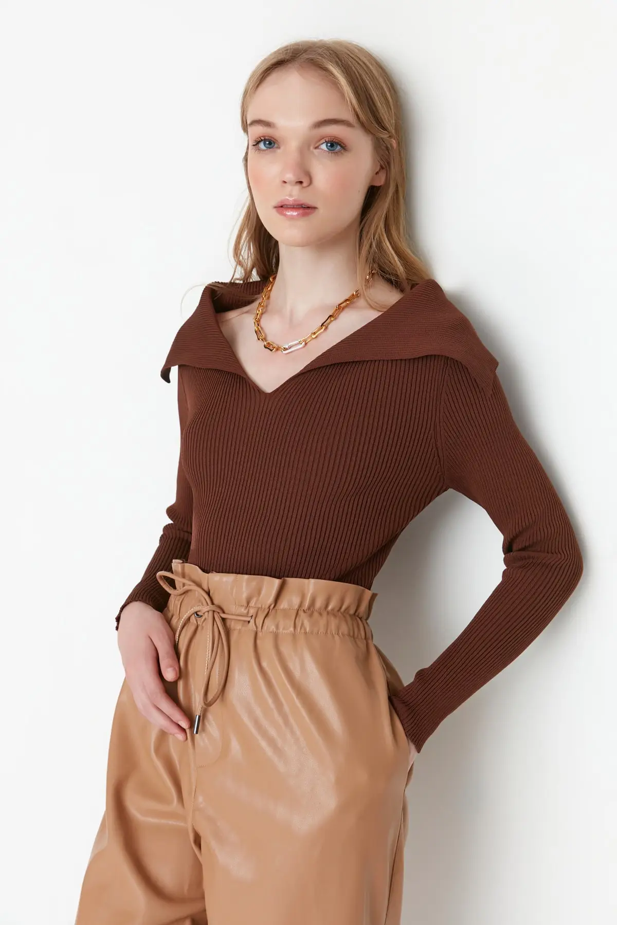 Brown Collar Detailed Knitwear Sweater TWOAW22KZ0993