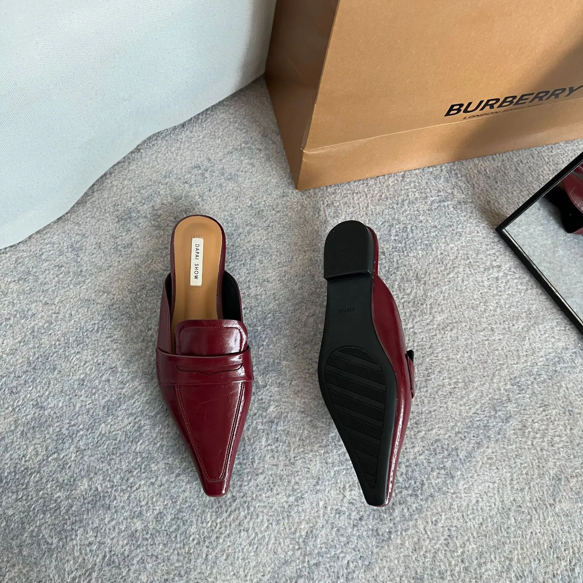 FAFA 2023 French Retro Pointed Toe Baotou Semi-slippers Women's Daily Commuting Temperament Flat Slip-on Muller Shoes