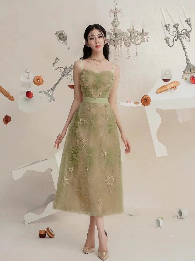 

2023 летнее вьетнамское зеленое Сетчатое длинное платье со складками и бисером в форме сердца, роскошные дизайнерские платья макси на бретел...