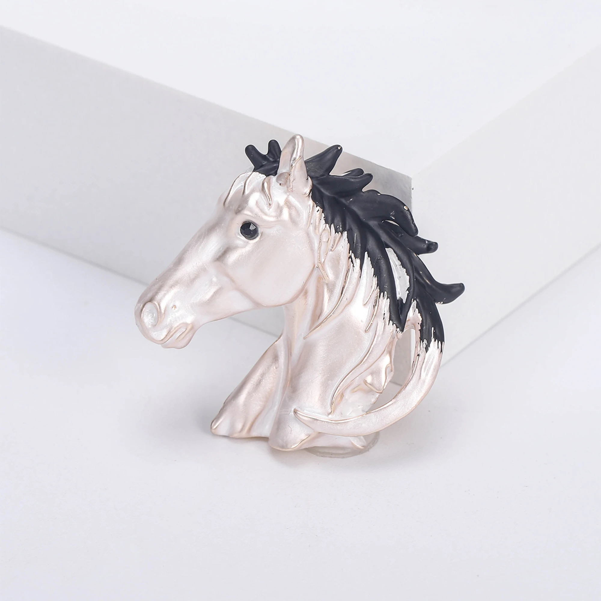 Эмалированные броши в виде животных