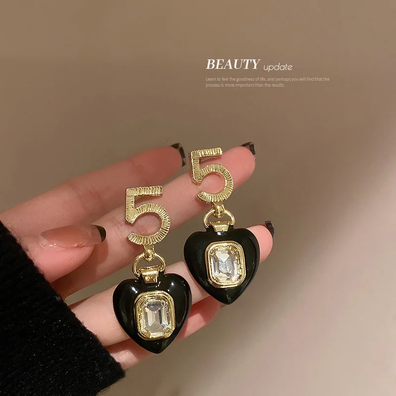 925 Silver Needle Number 5 Diamond Love Earrings Korean Black Peach Heart Temperament High-grade Wholesale Wom