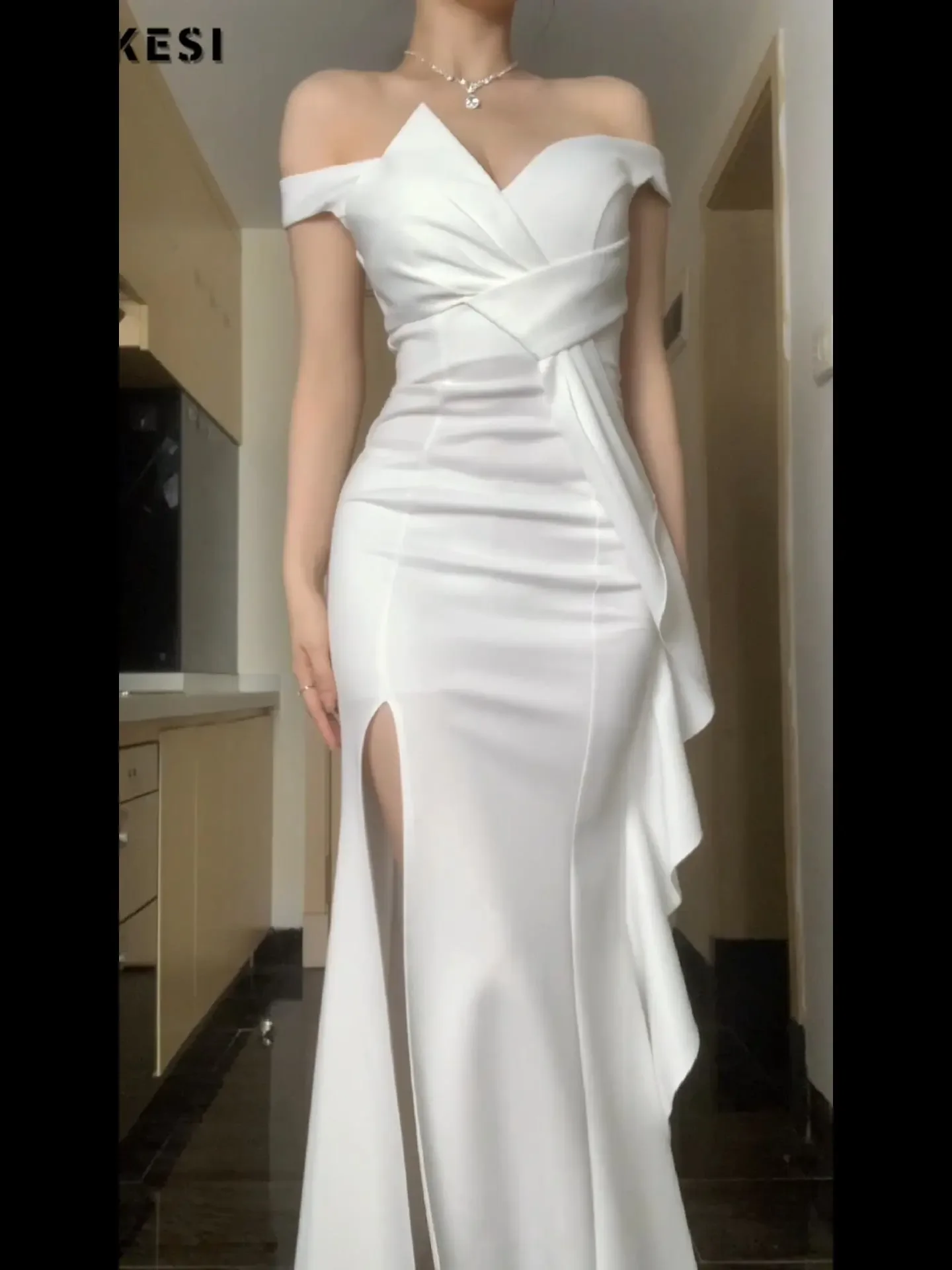 Женское шифоновое вечернее платье без бретелек однотонное элегантное