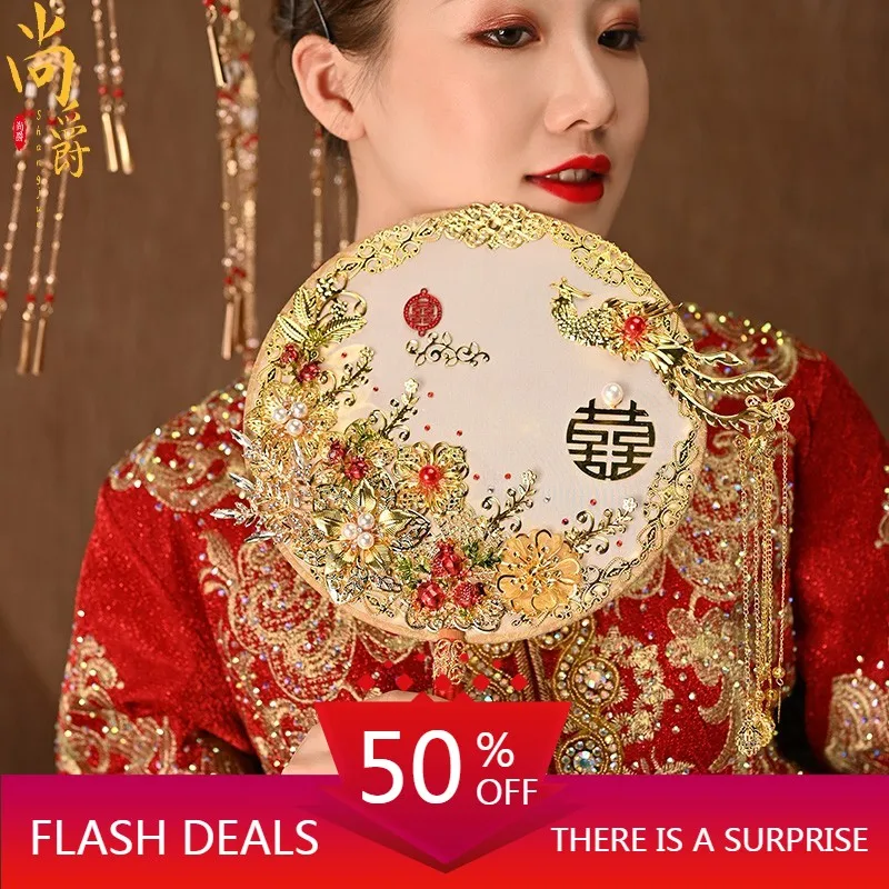 

2022High-End Bride Wedding Circular Fan Luxury Finished Xiuhe Clothing Fan Chinese Wedding Bouquet Holder