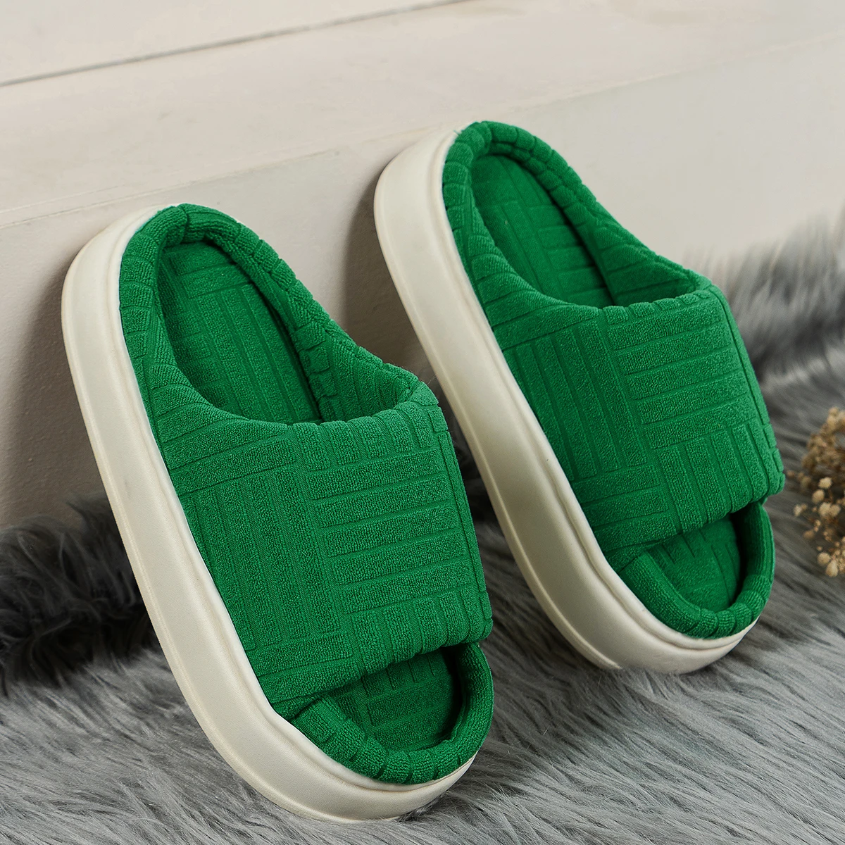 

Luxury Brand Peep Toe Slippers Green Slides for Women Flat Shoes Outwear Plush Platform female Floater Boots Plush Mules Clogs