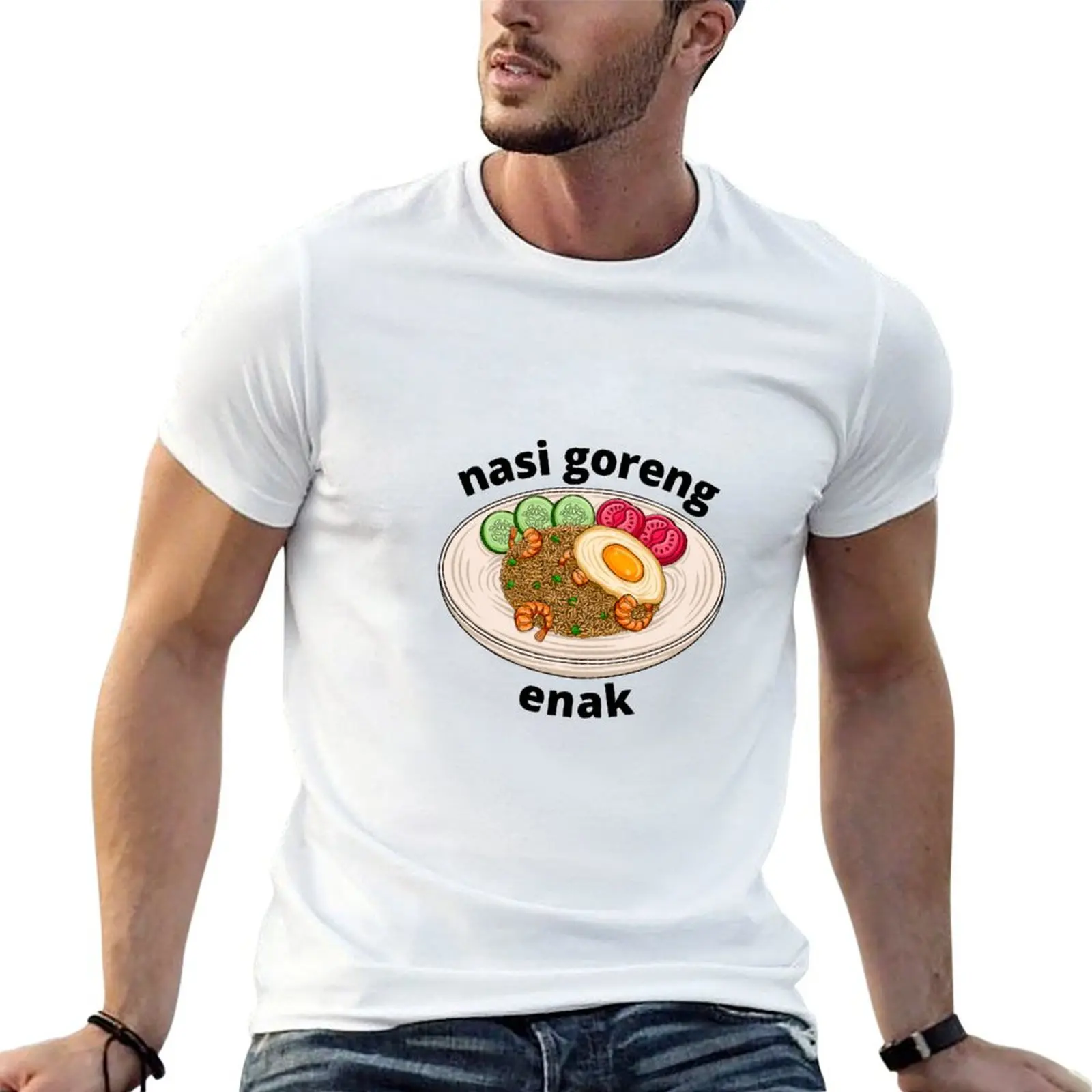 Фото Футболка с принтом в стиле стрит-арт «nasi goreng, enak» №1