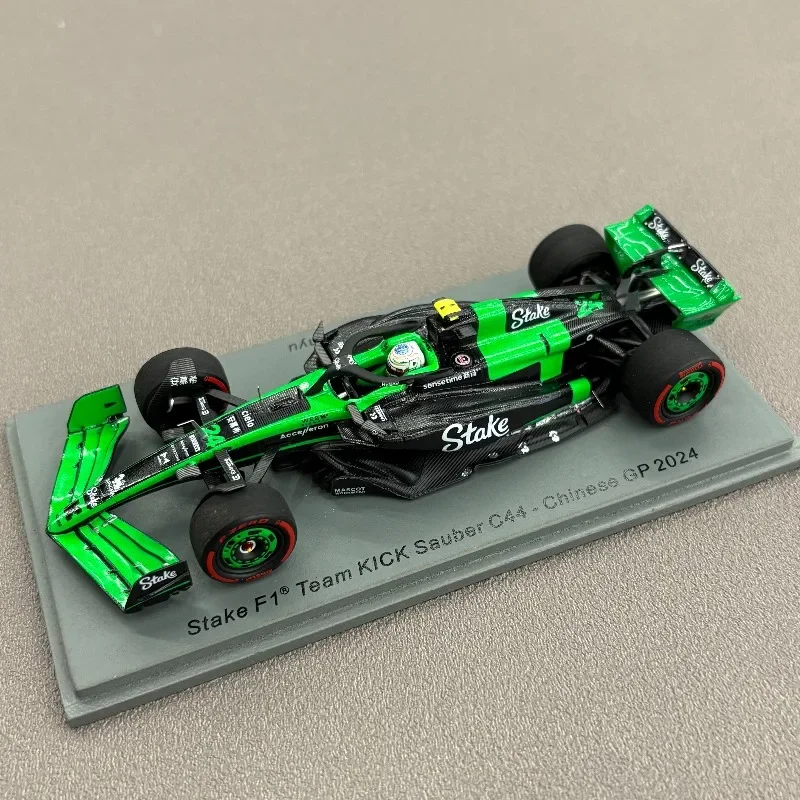 Фото Коллекционная модель болида F1 Spark2024 Shanghai Station Sobo C44 в масштабе 1:43 №2