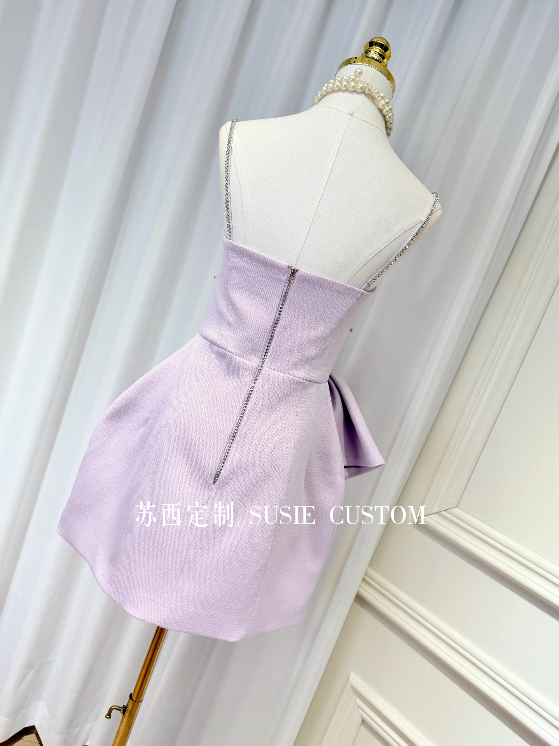 Французское элегантное светское сетчатое платье со стразами и v-образным вырезом