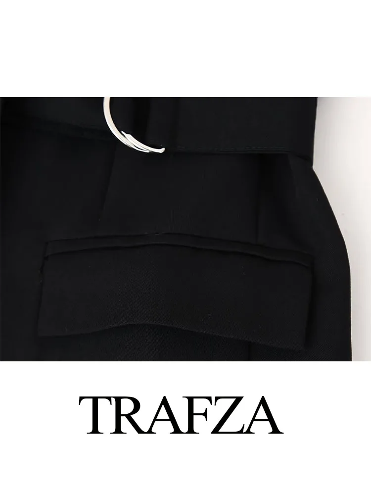 Женское осеннее пальто с отложным воротником и поясом карманами