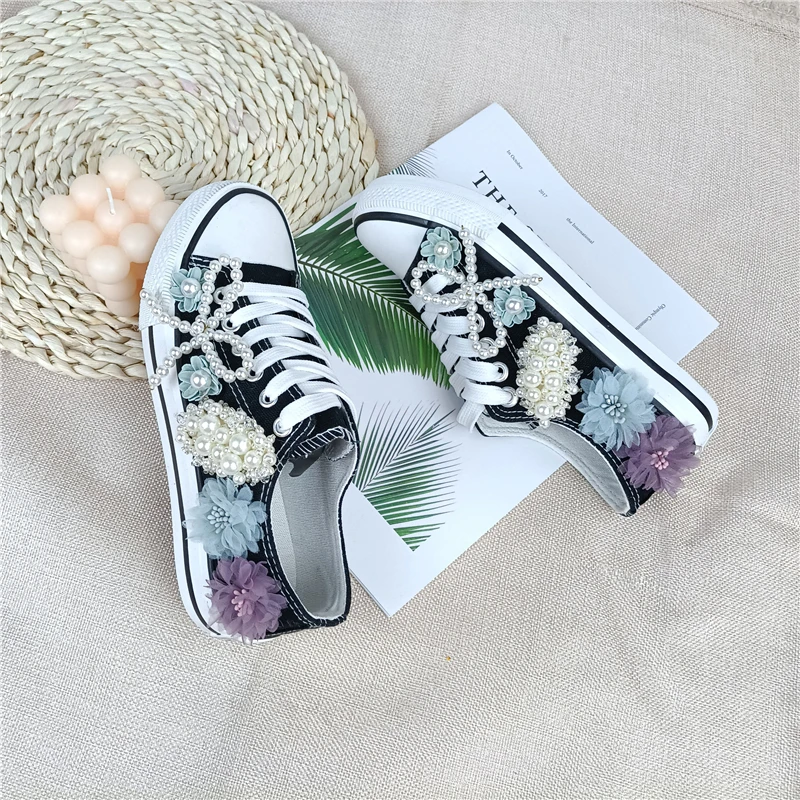 2022 Wholesale Spring and Summer Women's Canvas Shoes Small White Shoes Women's High top Handmade Customized Flower Casual Shoes