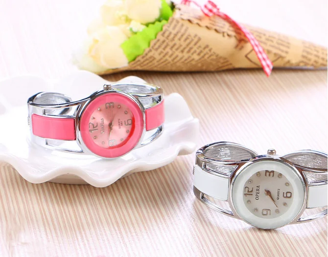 

Женские кварцевые часы с браслетом из нержавеющей стали