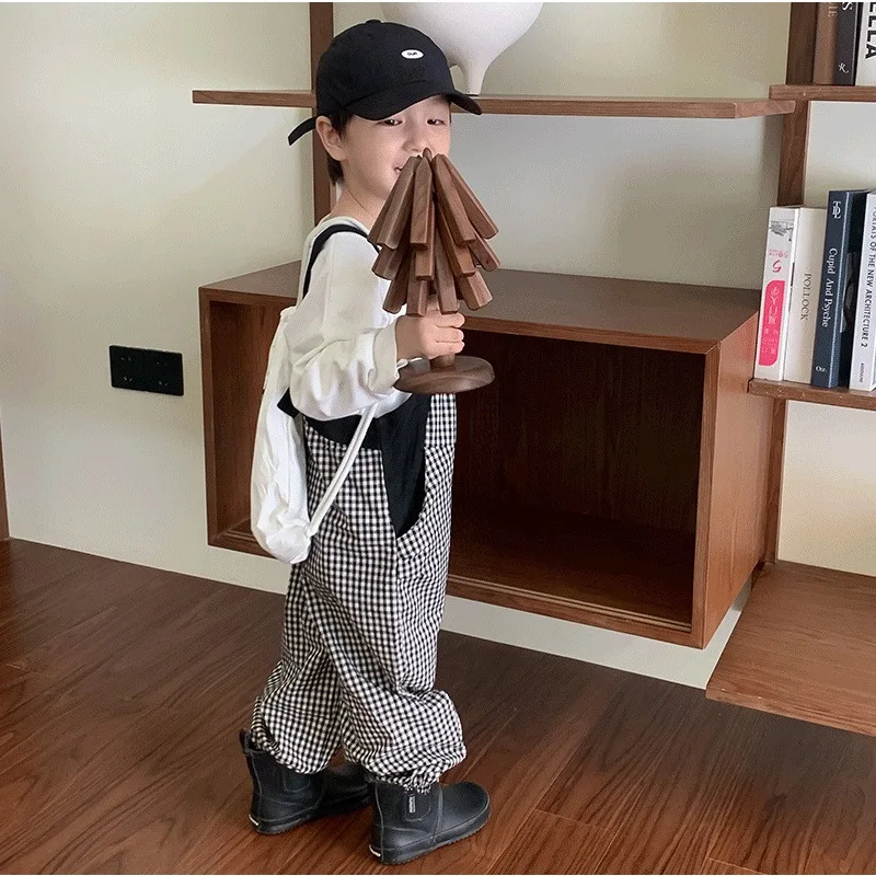 Комбинезон в клетку с подтяжками на весну/осень