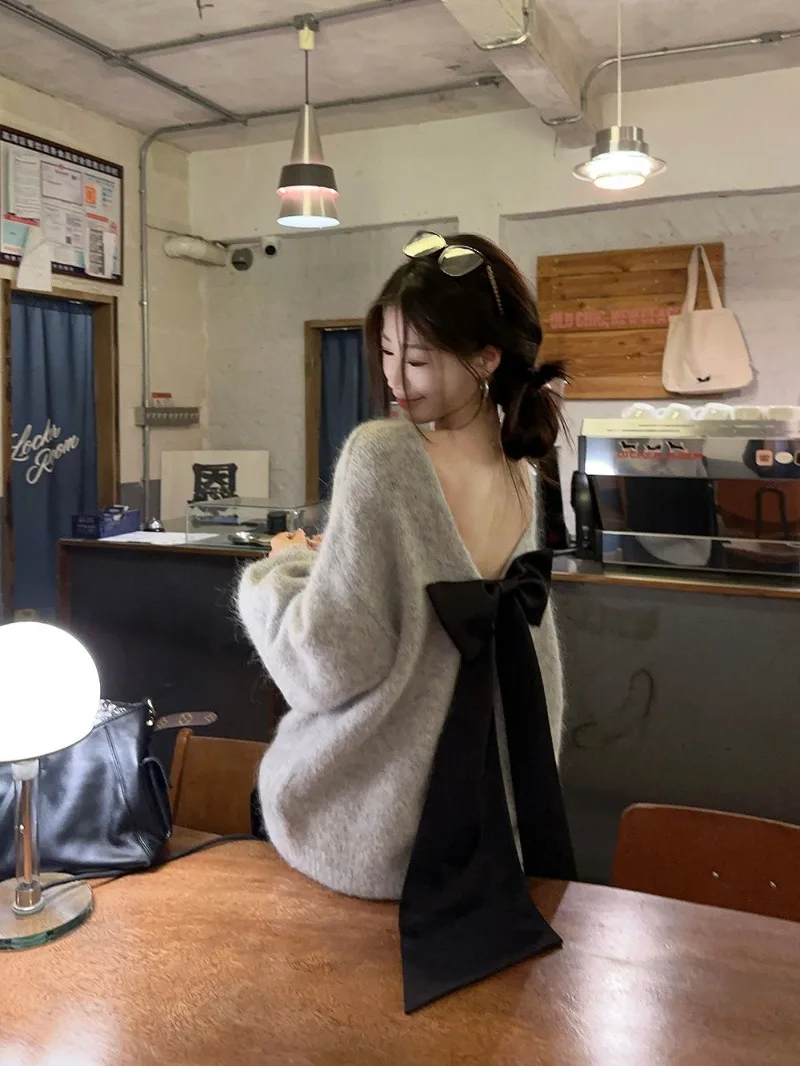 Ленивый стильный свитер с круглым вырезом и бантом женский осенний вязаный