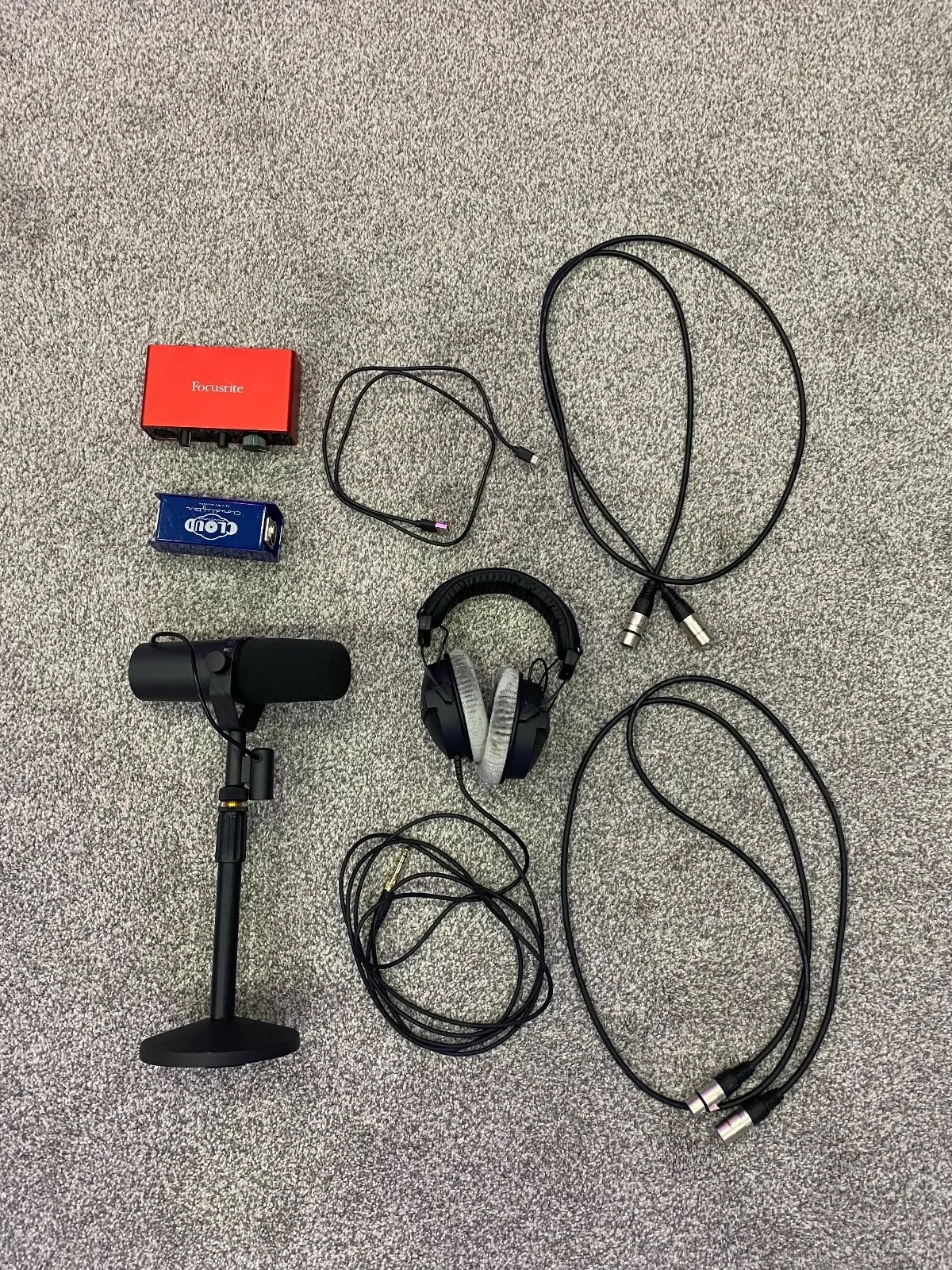 Фото Комплект Shure SM7B Cloudlifter CL1 Focusrite Scarlett Solo DT 770 Pro, комплект 80 Ом №1