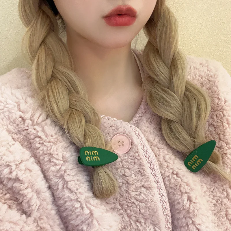 Симпатичная заколка для челки с боковым зажимом во французском стиле