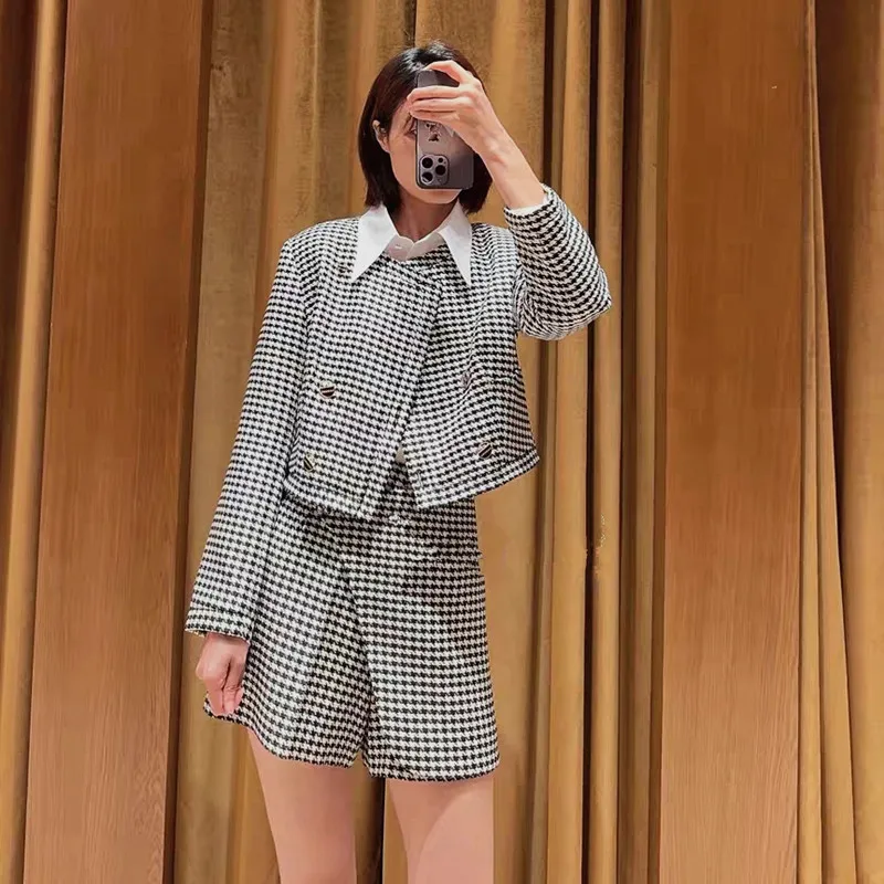 

2023 Early Autumn New Houndstooth Round Neck Double-breasted Short Jacket / Irregular Casual Shorts Women