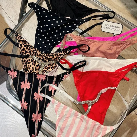 Силиконсыз үлкен табиғи кеудеге ие қыздармен жыныстық қатынас