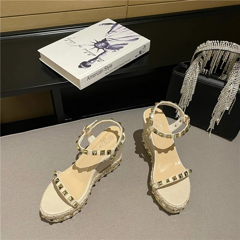 

Female Shoes Black New Women Sandals 2022 Fashion Rivet Gladiator Ladies Shoes For Women Pumps Wedges Khaki High Heels