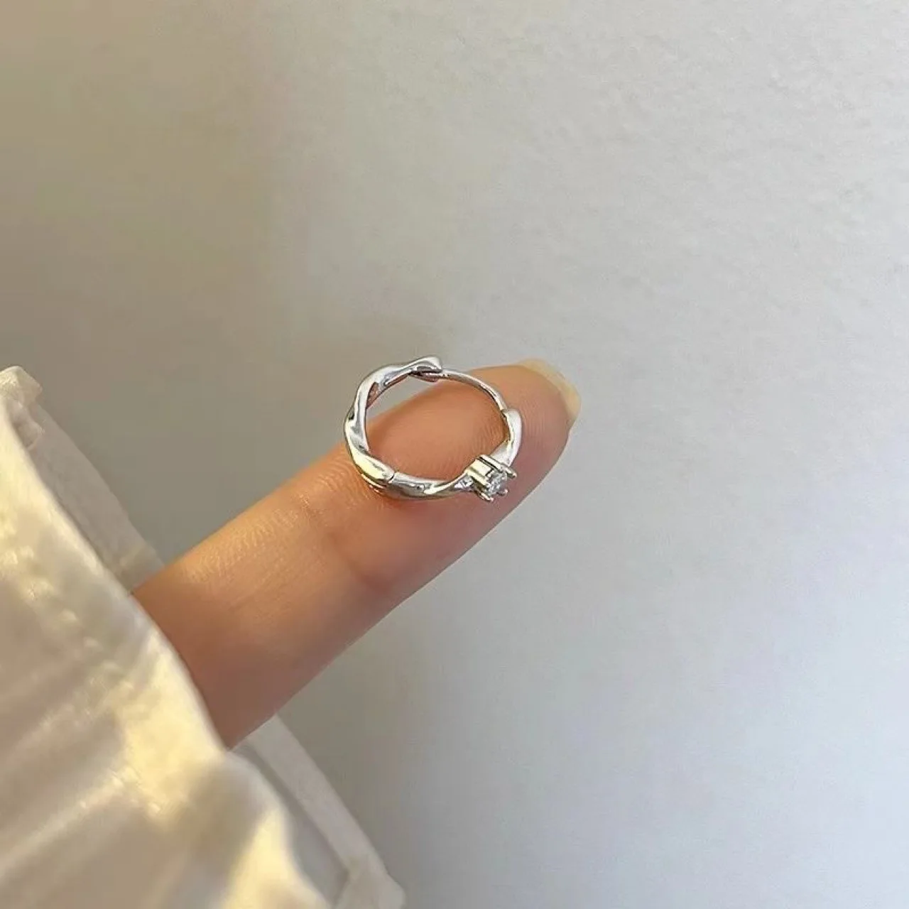 Женские серьги-кольца Faye из циркония