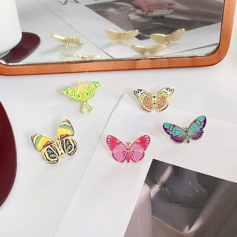 

Colorful Butterfly Moth Enamel Pins Cartoon Insect Lepidoptera Specimen Brooch Metal Badge Decoration Pin Jewelry Gift