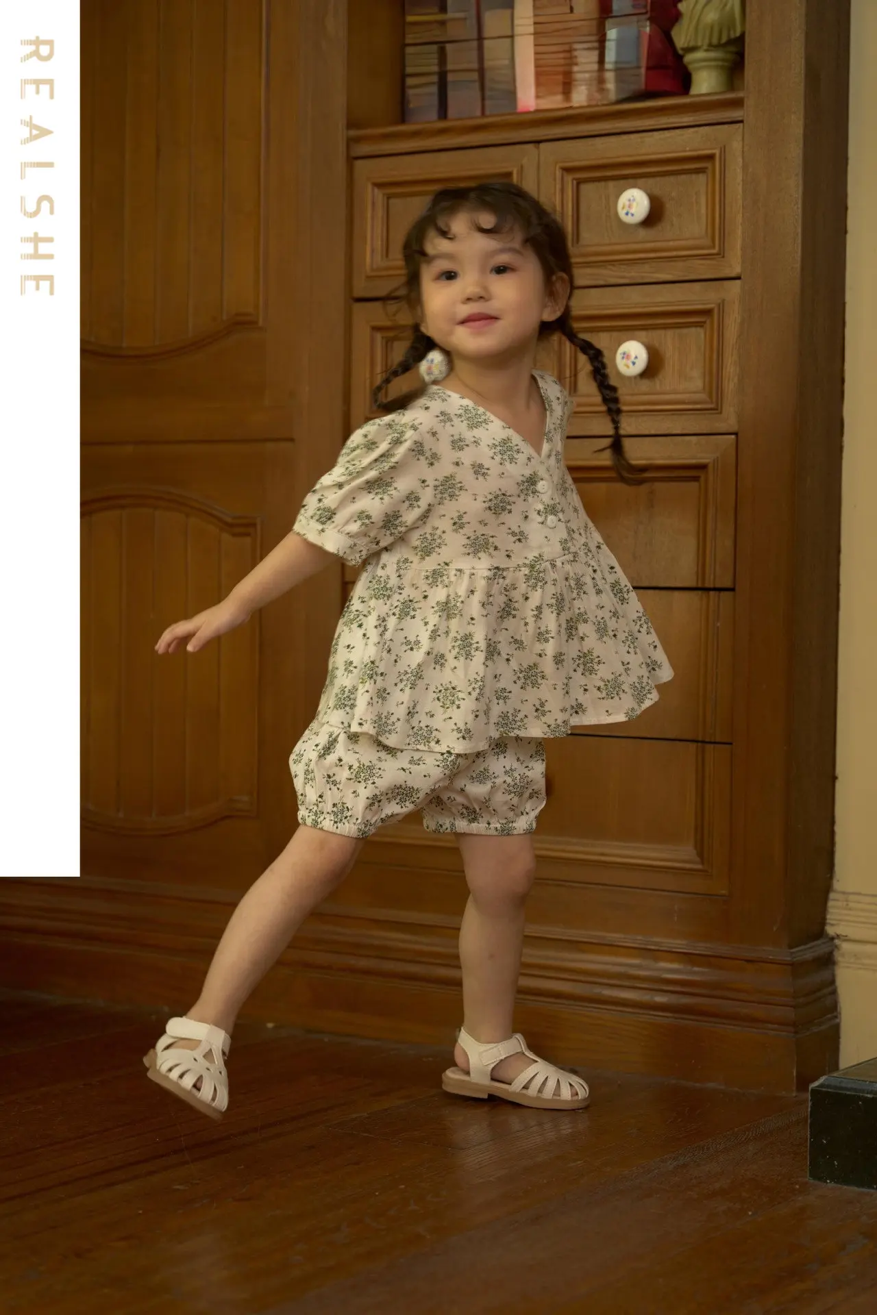 

2023 Baby Kids Girls Clothes Sets Summer Toddler Girls Short Sleeve Floral Tops Shorts Children Clothing Outfits Suits