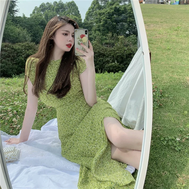 

Женское шифоновое платье с коротким рукавом, круглым вырезом и открытой спиной