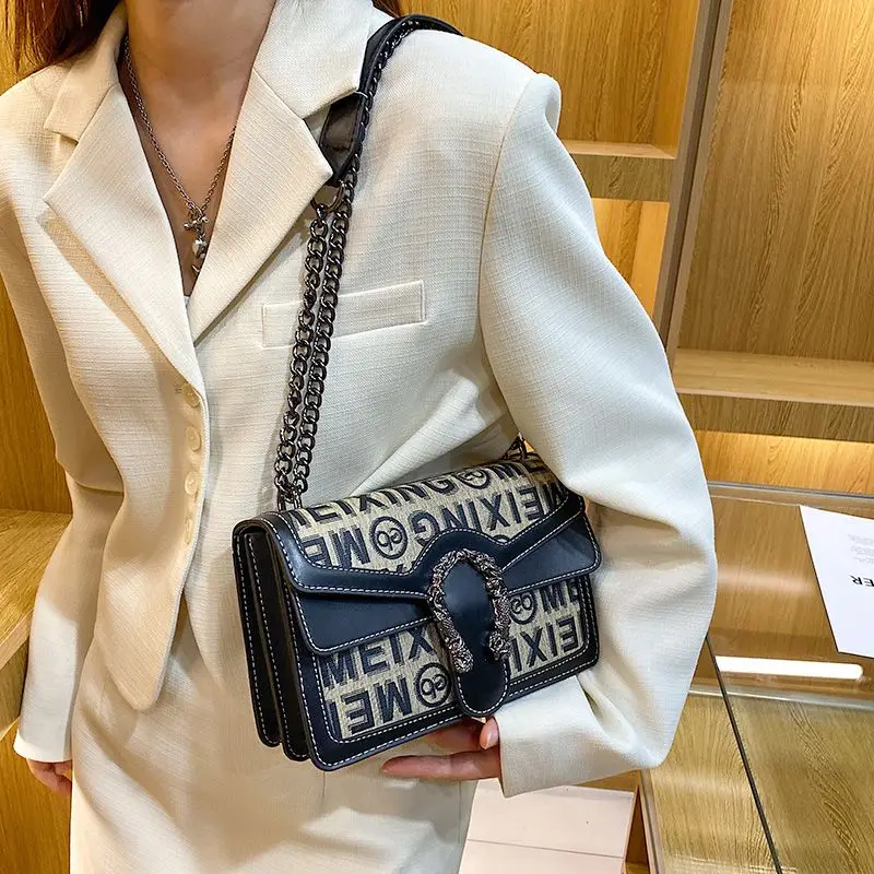 2023 Original design Fashion English letters Summer soft leather diagonal women's small square bag