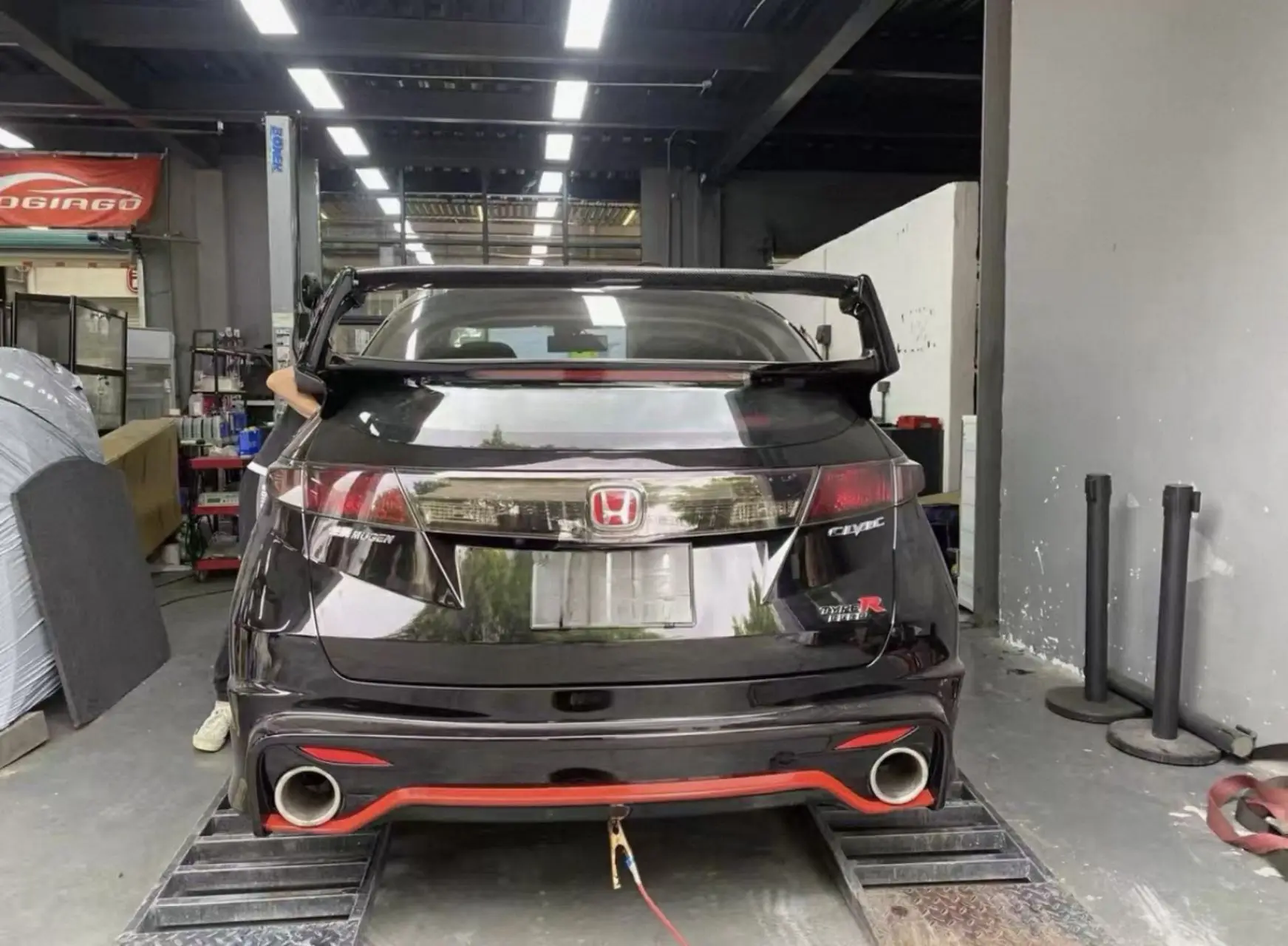 Фото Карбоновый спойлер + FRP, неокрашенный, для Honda Civic FN2 (2006-2010), Type R Seeker, задний спойлер из карбона. №4