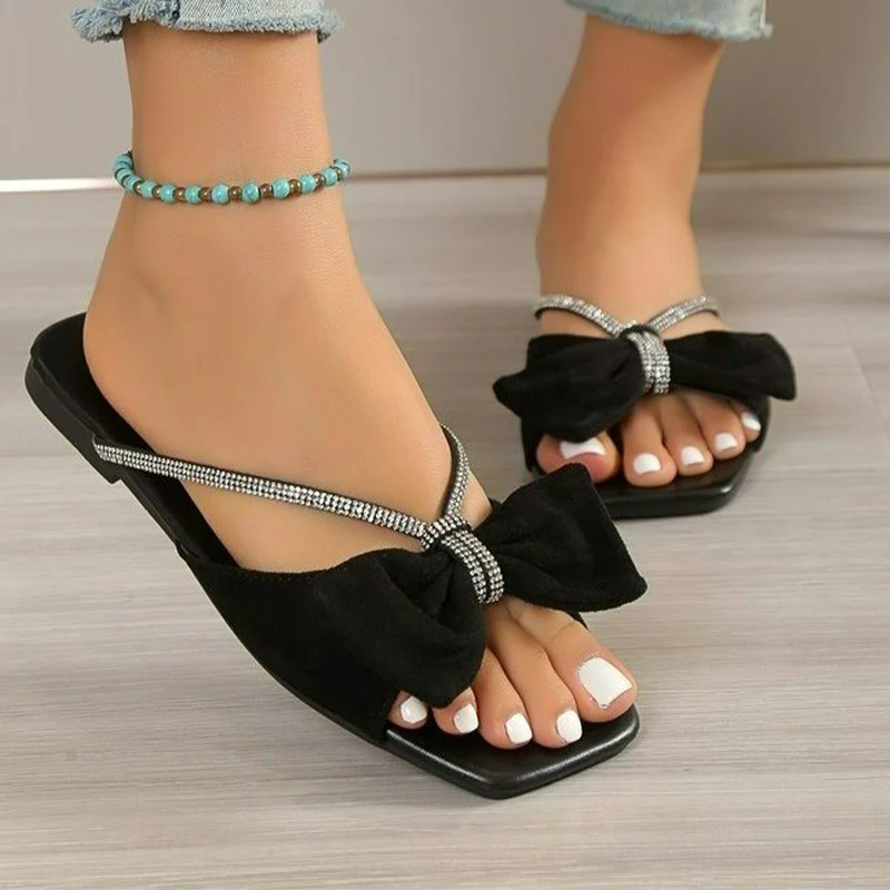 

2023 Summer Hot Selling Ladies Rhinestone Slippers Large Size Flat Bottom Square Head Bow Sandals Beach Slippers Sandalias Mujer