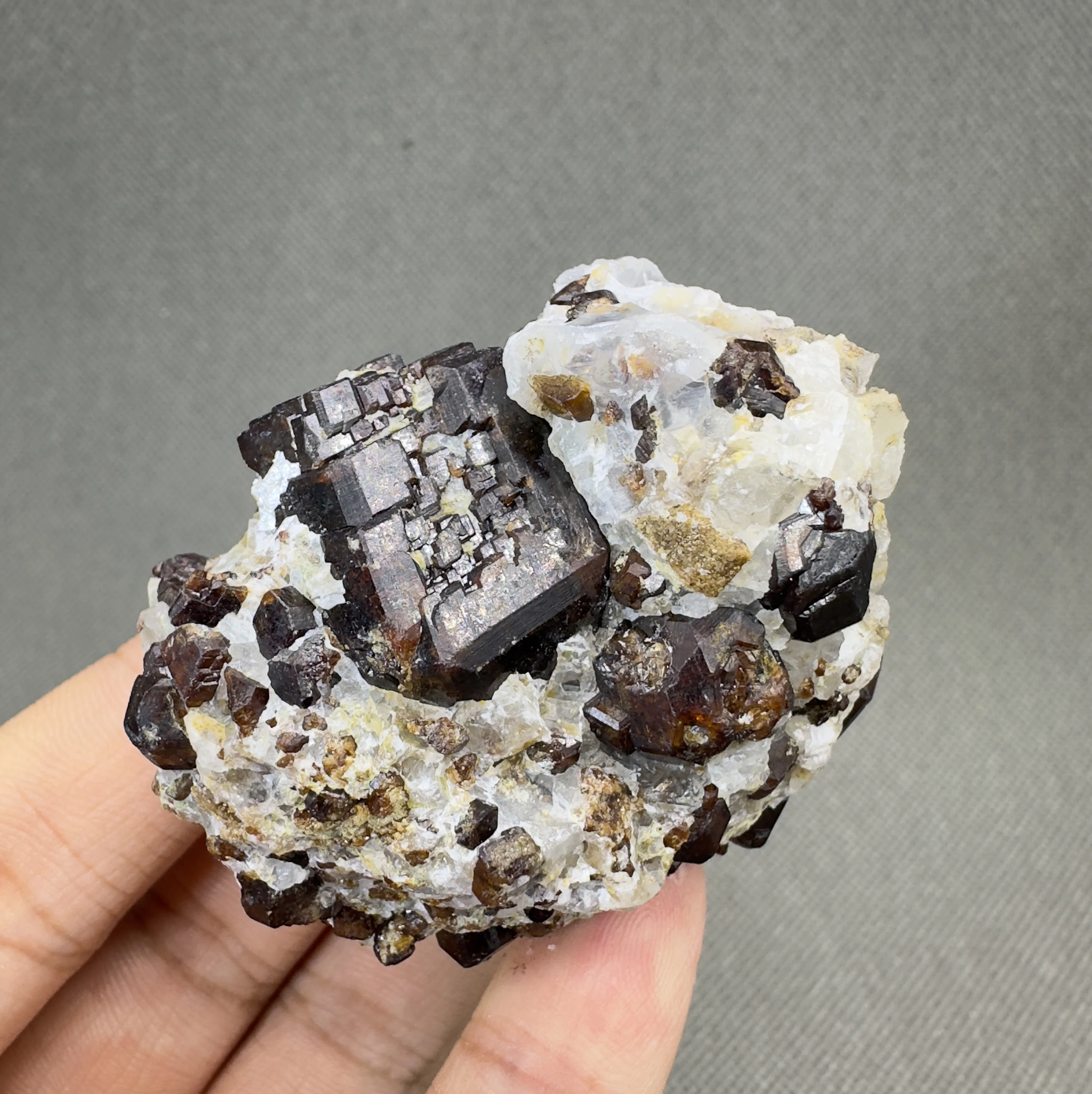 

Натуральный гранат из внутренней Монголии QIANCHUAN