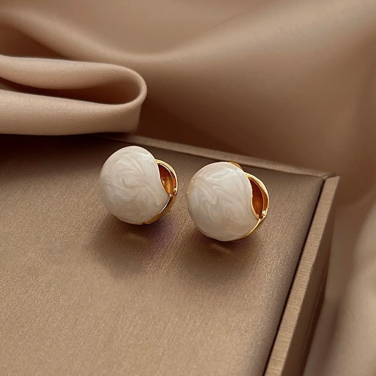

French Drop Glaze Earrings Female Niche Design Sense 2022 New Light Luxury Temperament Ear Studs