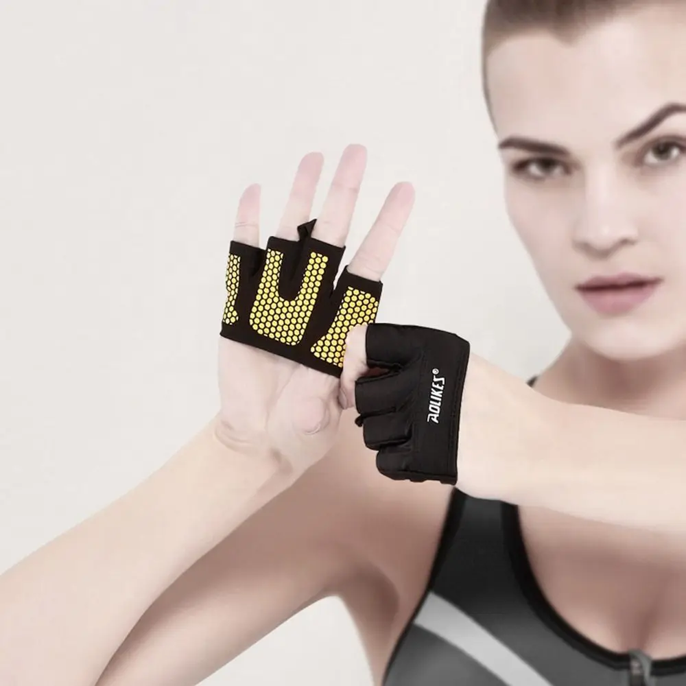 Противоскользящие перчатки с половиной пальца четыре повышающие силу захвата