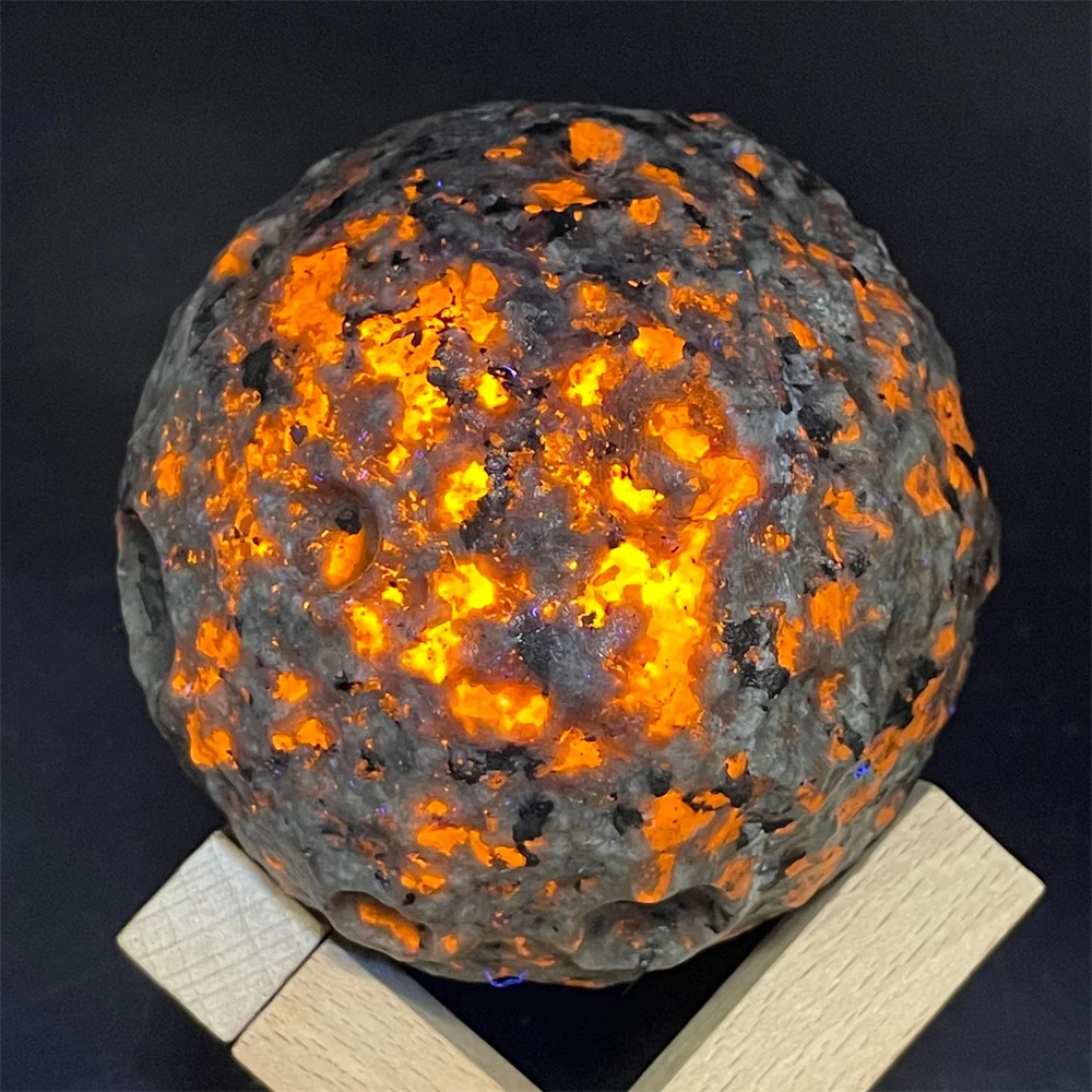 

Светящийся каменный шар из Fanshi