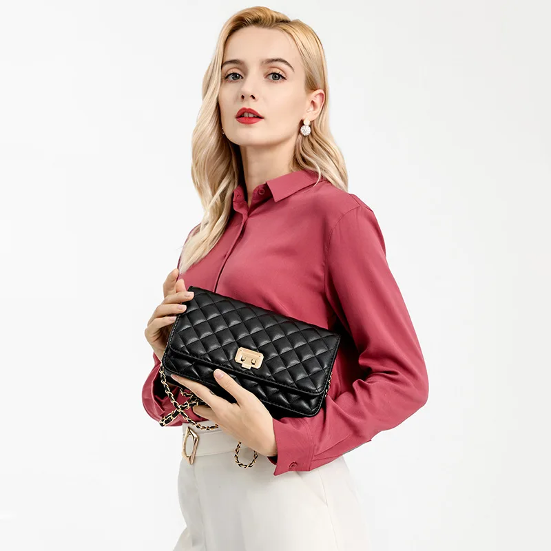 Классическая женская сумка-седло из ПУ кожи с замком и бриллиантами черно-белая