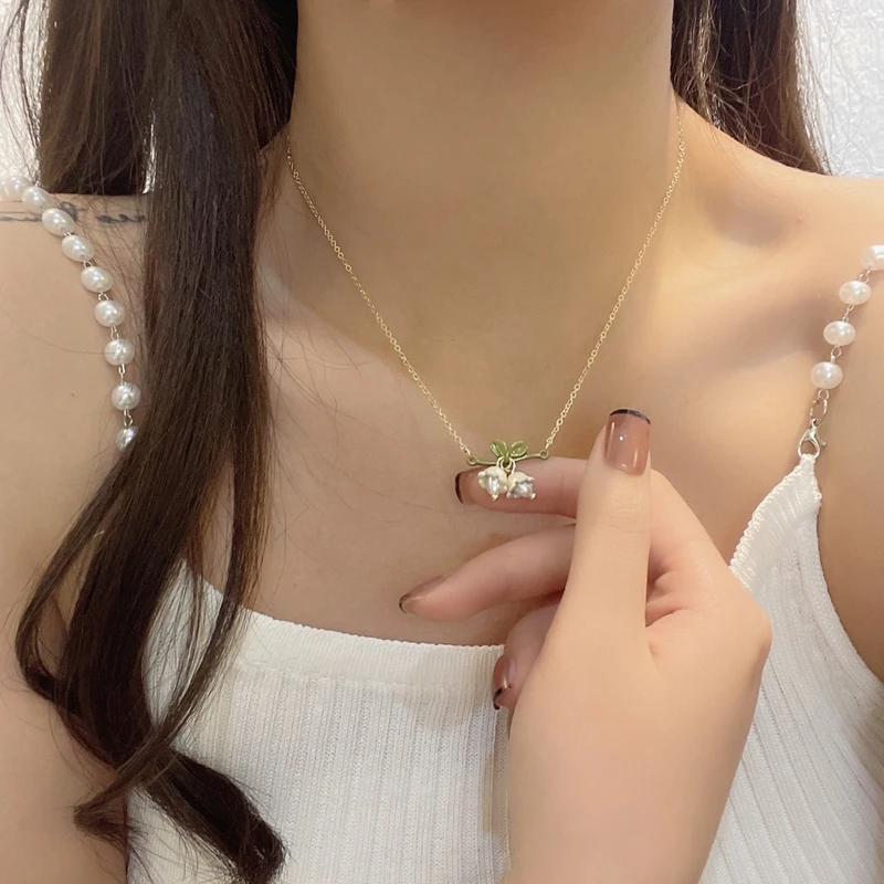 

Spring, Summer, New Rural Wind Camellia Clavicle Necklace Pendant Necklace Fashion Small Sweet And Pure And Fresh Flowers